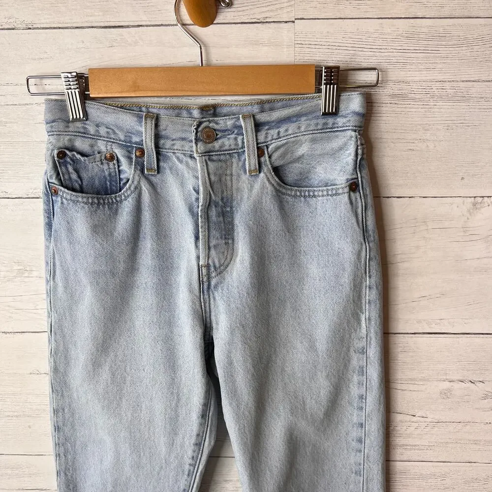 Levis Jeans Womens Size 25 Wedgie Straight Light Wash Button Fly 100% Cotton